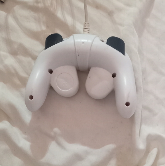 GameCube Pelican Wired GamePad White Controller - Picture 3 of 4